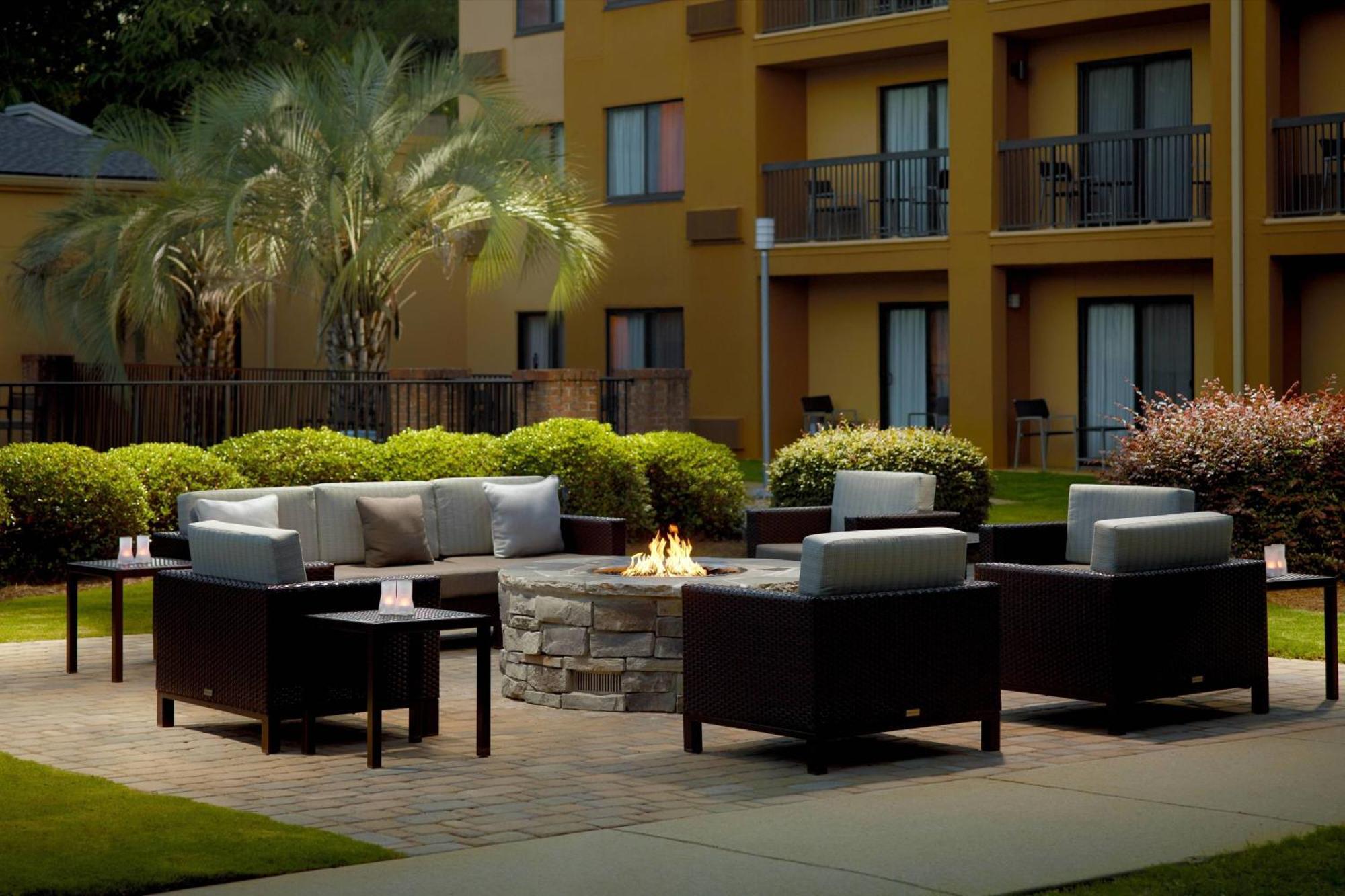 Courtyard By Marriott Macon Hotel Exterior foto