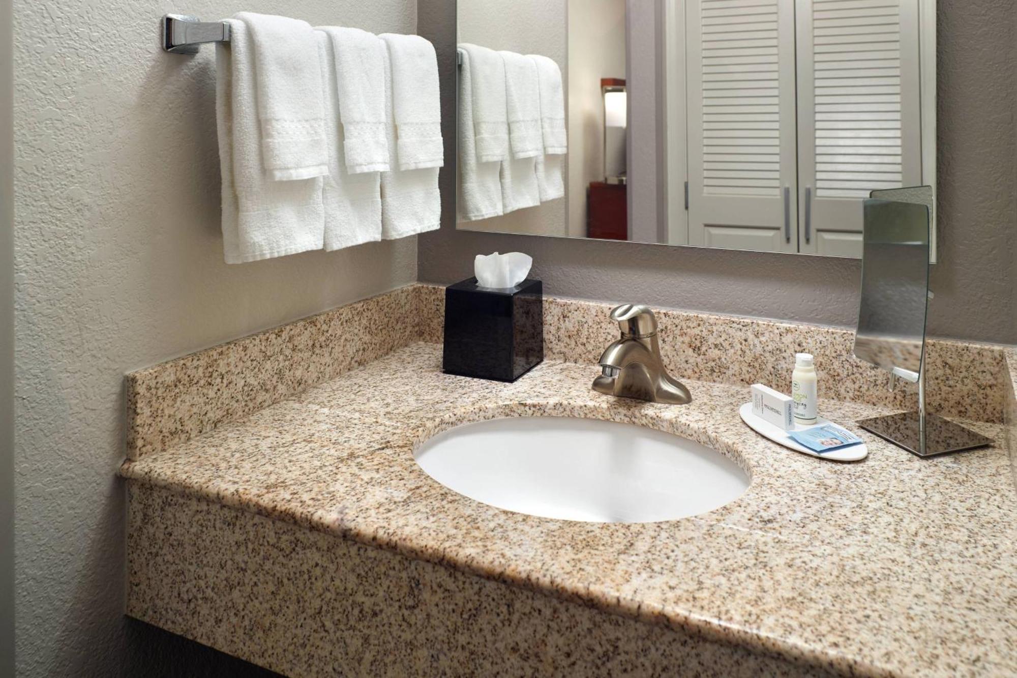 Courtyard By Marriott Macon Hotel Exterior foto