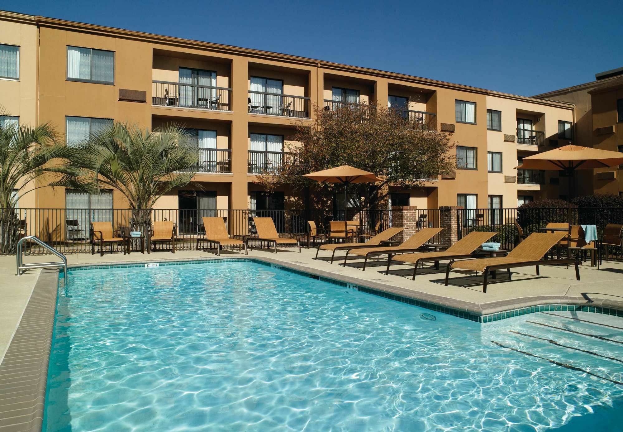 Courtyard By Marriott Macon Hotel Exterior foto